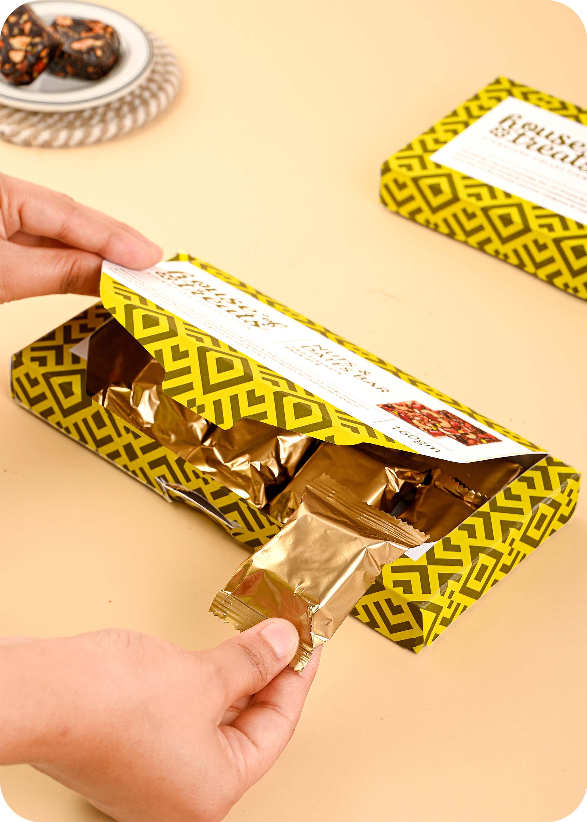Nuts & Dates Bar Chocolate Pack