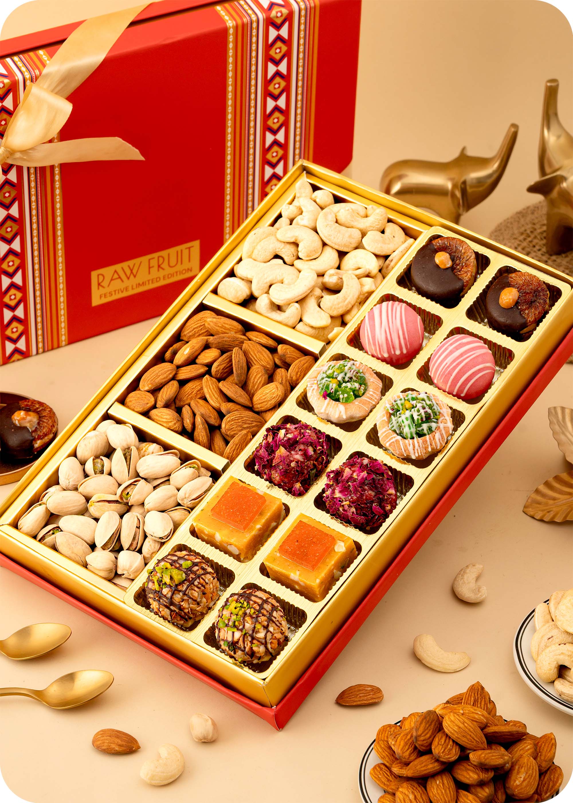 Diwali Sweets Gift Pack : Assorted Sweets  and Dry Fruits