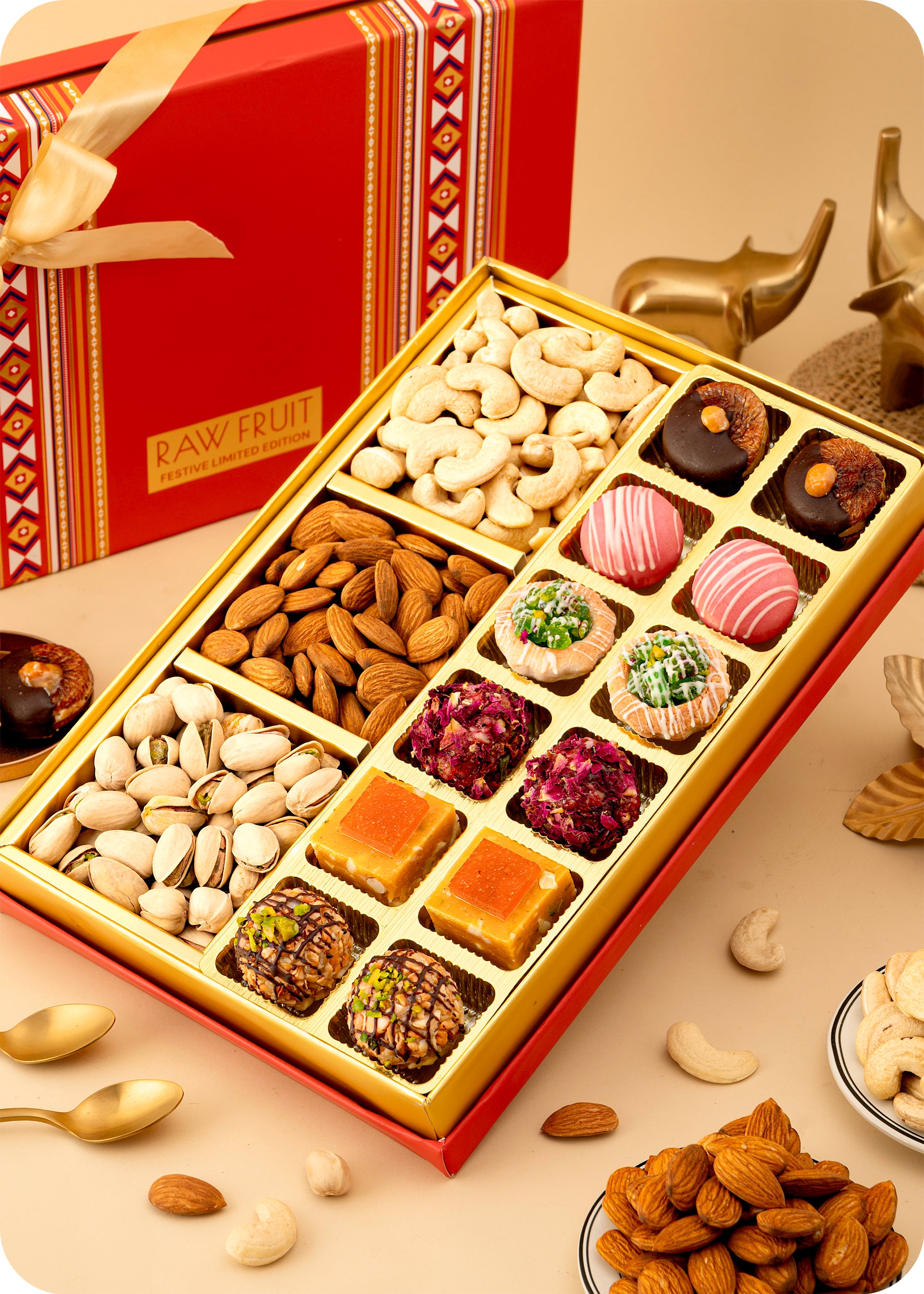Diwali Sweets Gift Pack : Assorted Sweets  and Dry Fruits