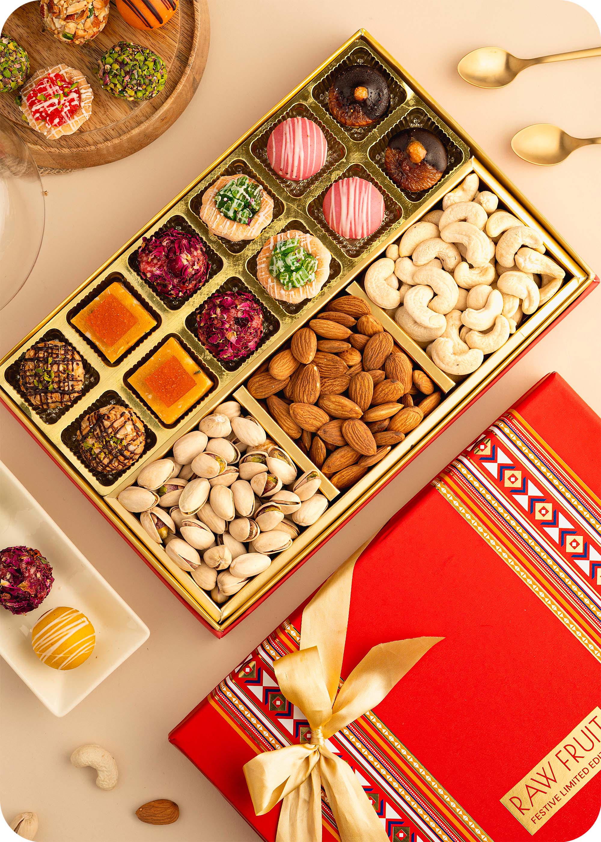 Diwali Sweets Gift Pack : Assorted Sweets  and Dry Fruits