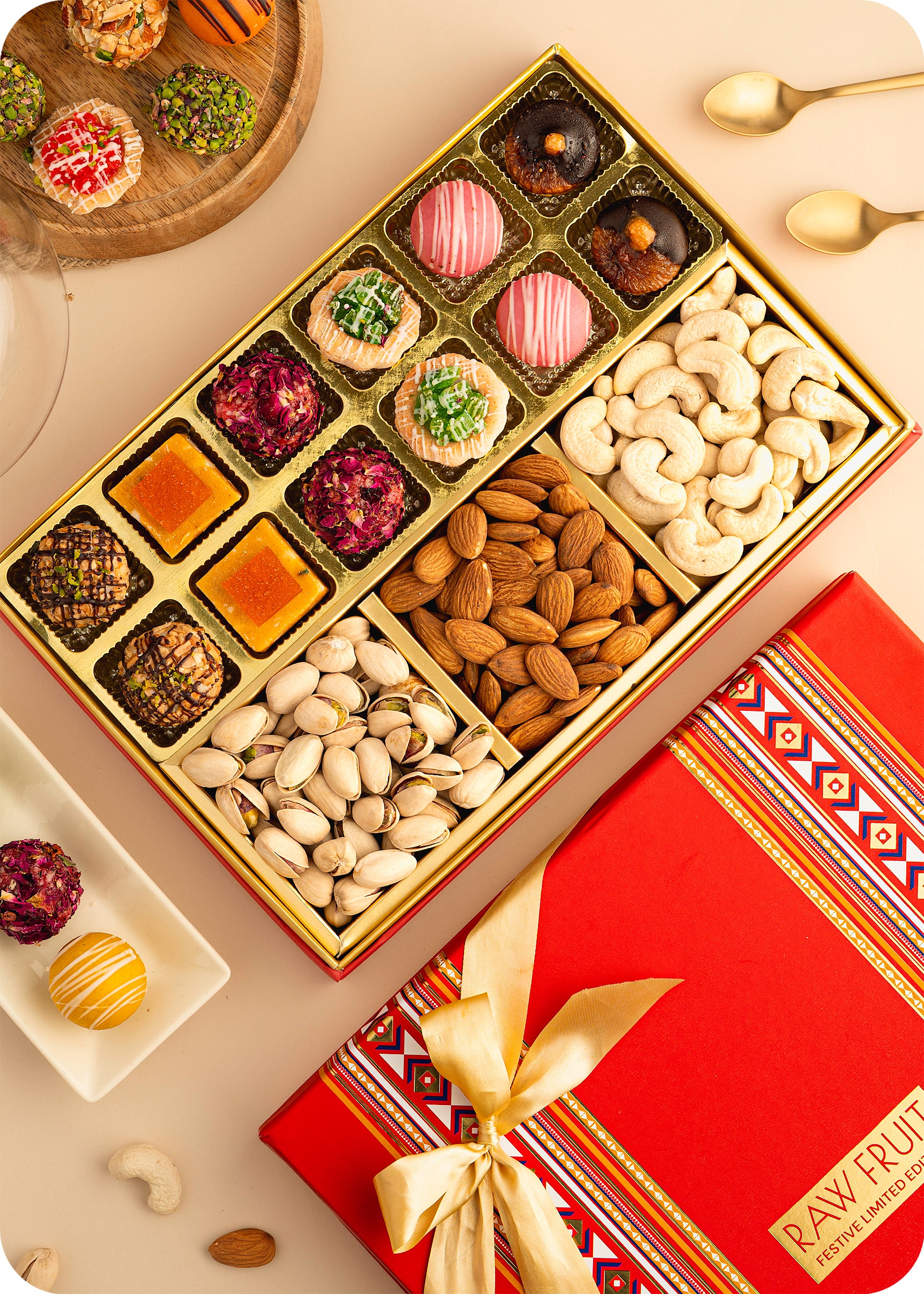 Diwali Sweets Gift Pack : Assorted Sweets  and Dry Fruits