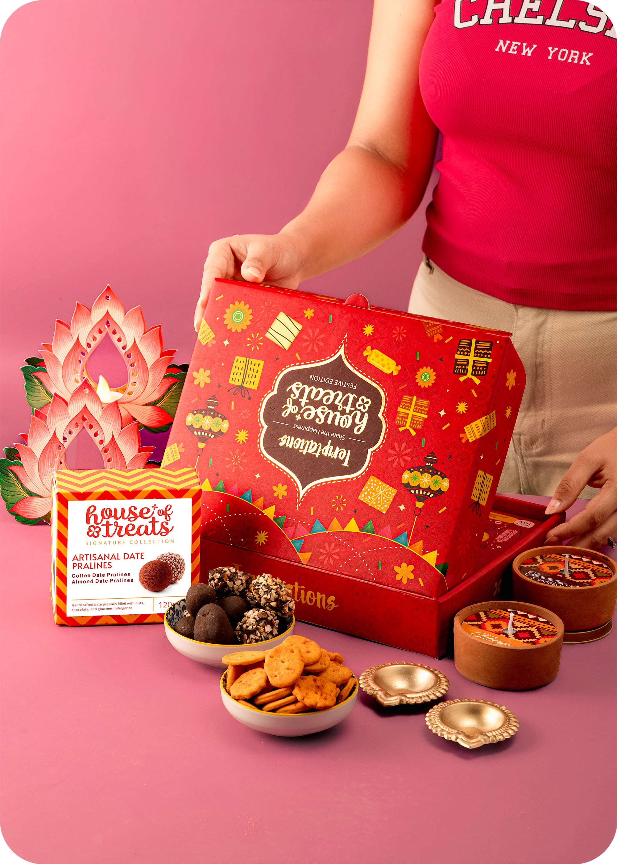 Festive Diwali Gift Hamper : Savory Bites & Elegant Decor