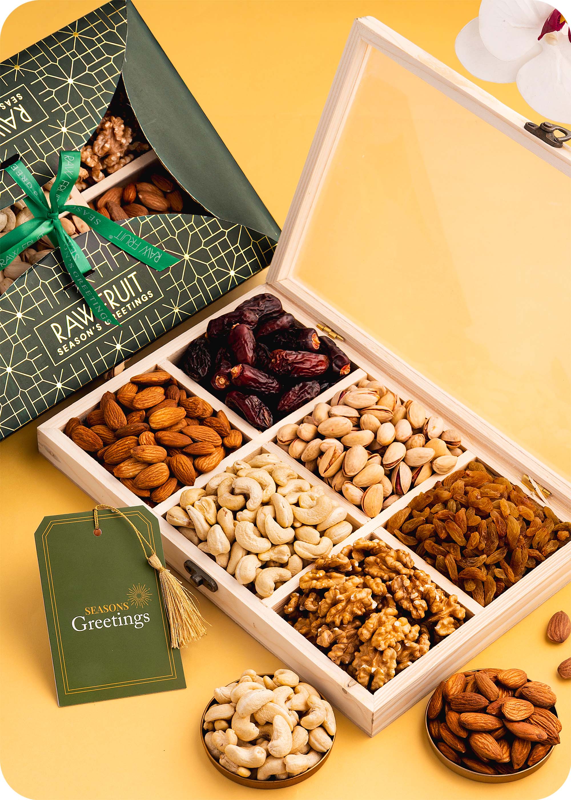 Dry Fruits Gift Packs – Premium Assorted Nuts including Cashews, Almonds, Raisins, Walnuts, Pistachios and Dates